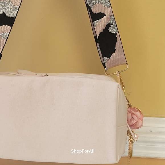 Burberry Pouch converted into to shoulder bag or cross body - Picture 9 of 16